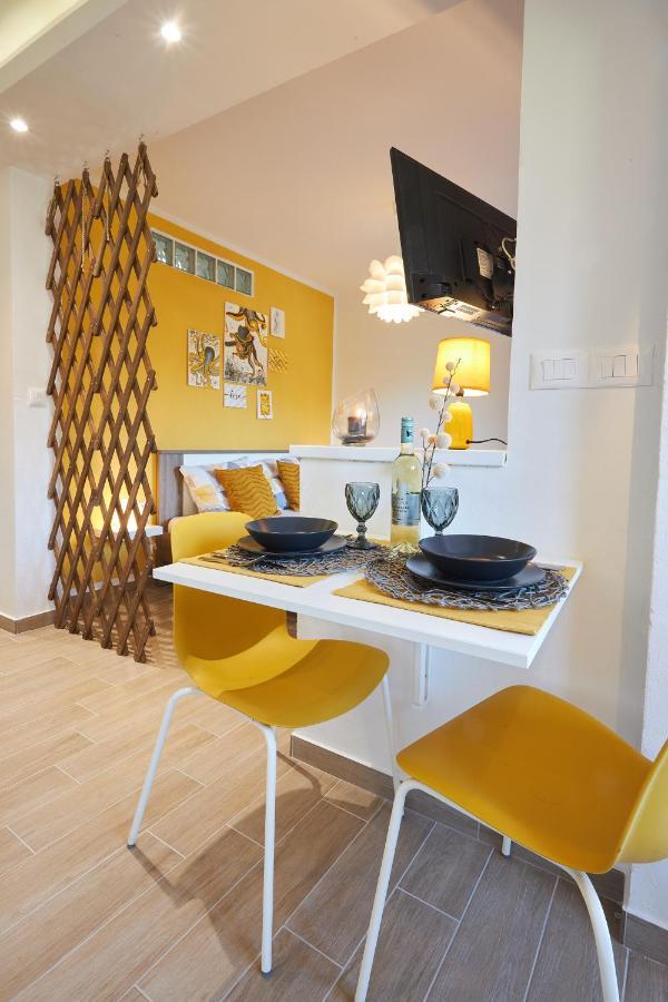 Apartment Yellow Poreč Exteriör bild