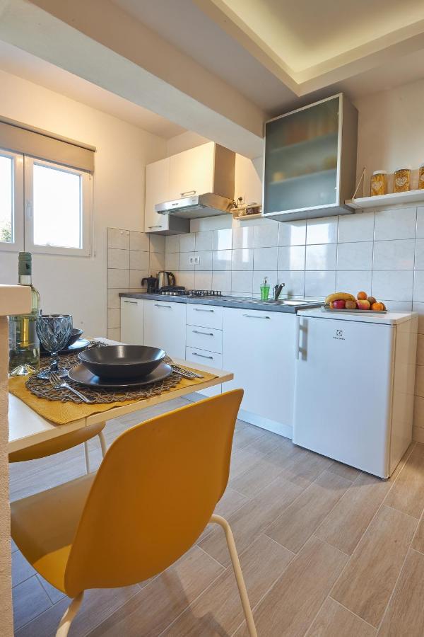 Apartment Yellow Poreč Exteriör bild